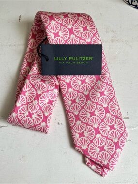 Lilly Pulitzer men’s pink shell silk tie NWT